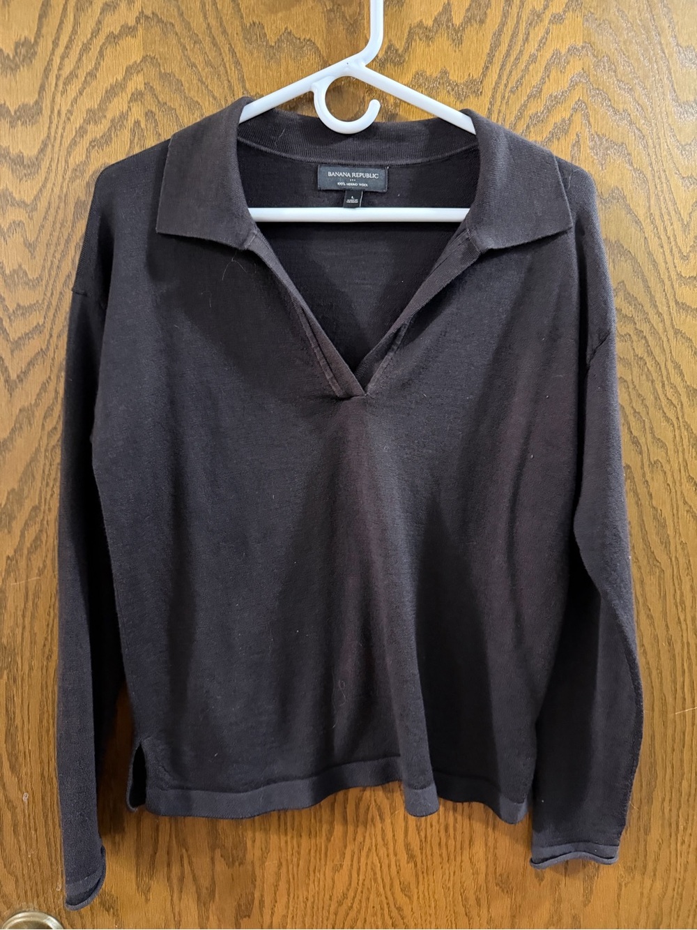 Banana Republic women’s brown large Collared V-Neck Sweater